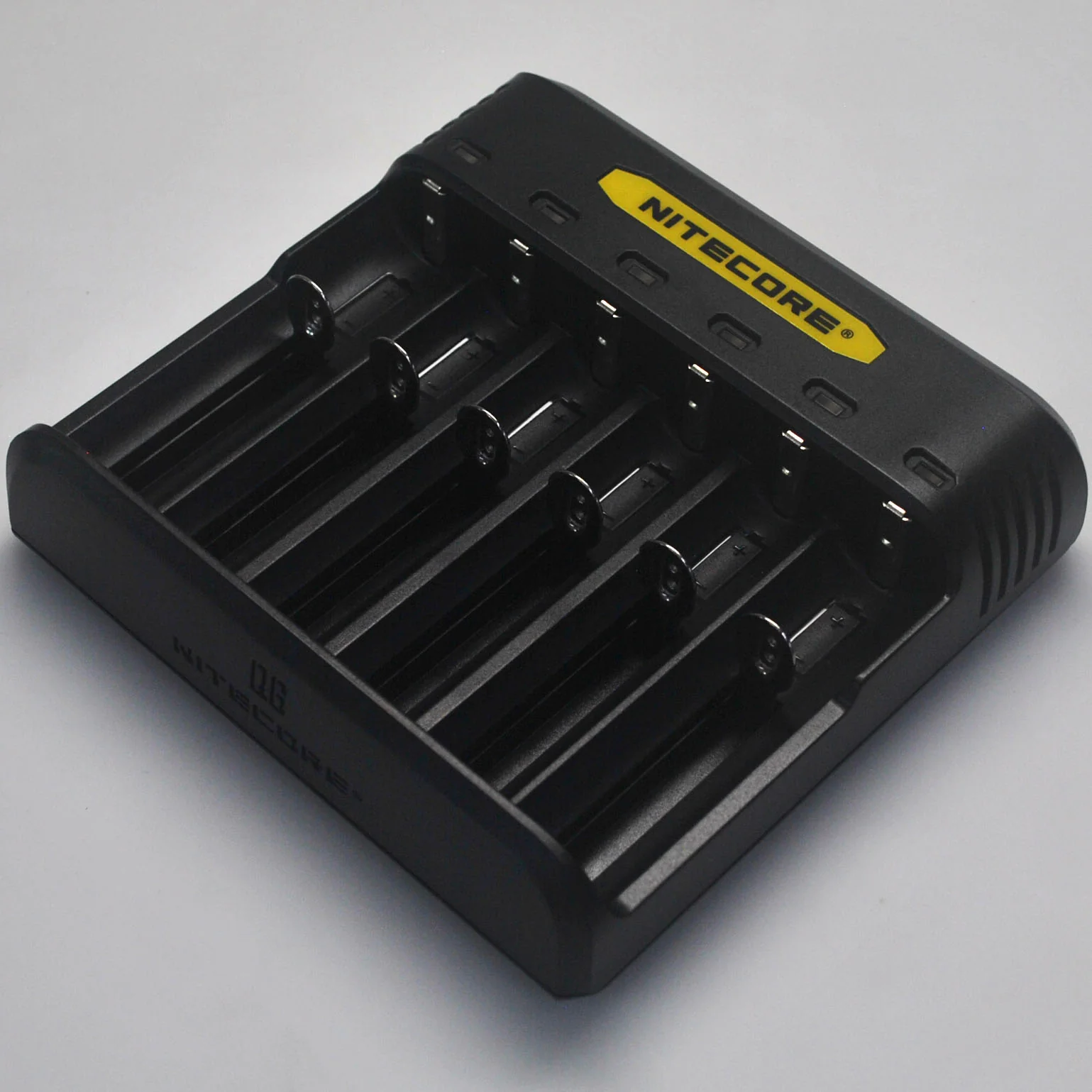 Nitecore Q6 Lithium Ion Battery Charger - Wholesale Discount