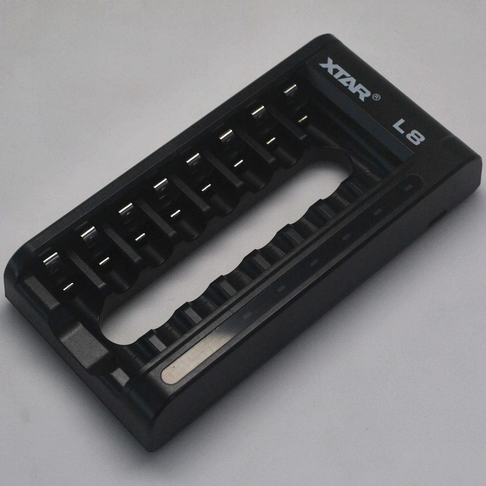 XTAR L8 1.2V/1.5V Battery Charger - Wholesale Discount